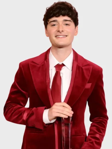 Critics Choice Awards 2026 Noah Schnapp Marron Suit