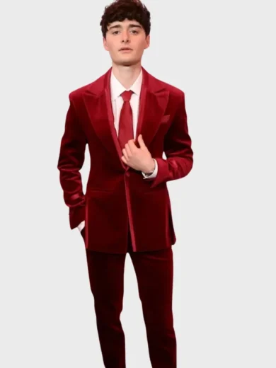 Critics Choice Awards 2026 Noah Schnapp Marron Suit
