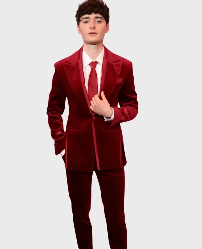 Critics Choice Awards 2026 Noah Schnapp Marron Suit
