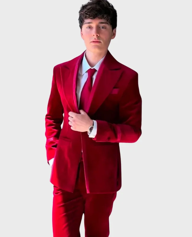 Critics Choice Awards 2026 Noah Schnapp Marron Suit