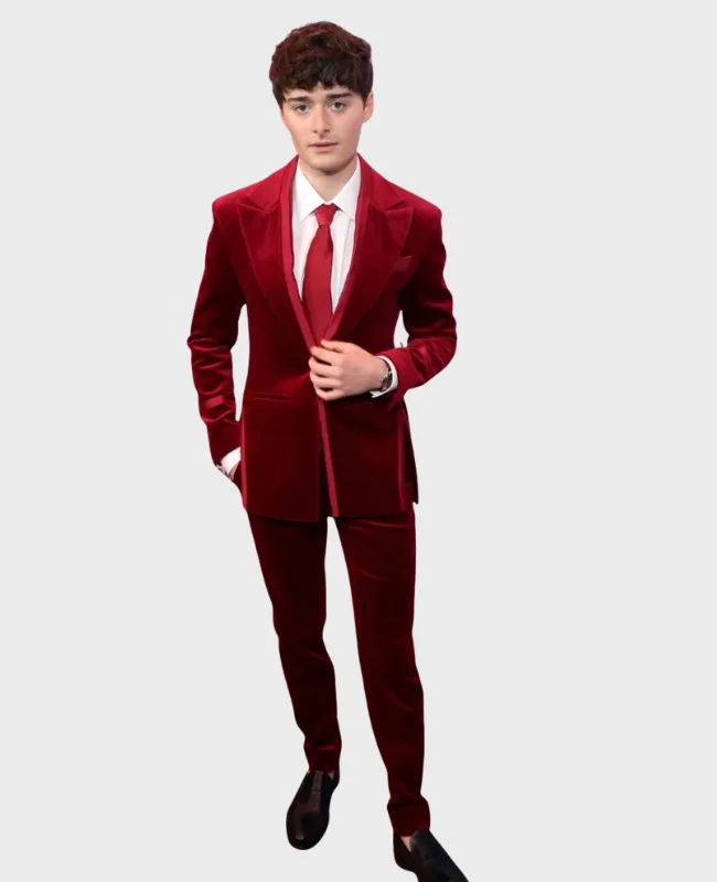 Critics Choice Awards 2026 Noah Schnapp Marron Suit