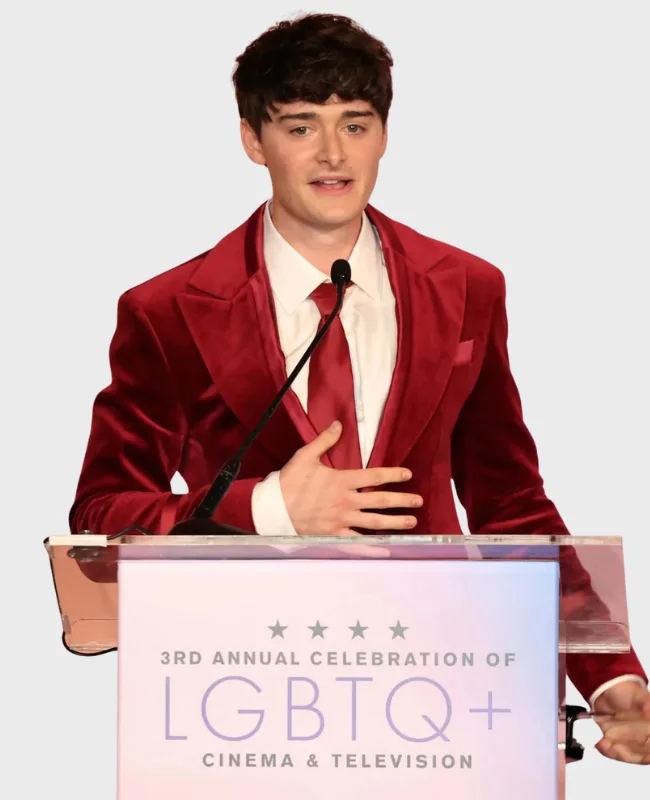 Critics Choice Awards 2026 Noah Schnapp Marron Suit
